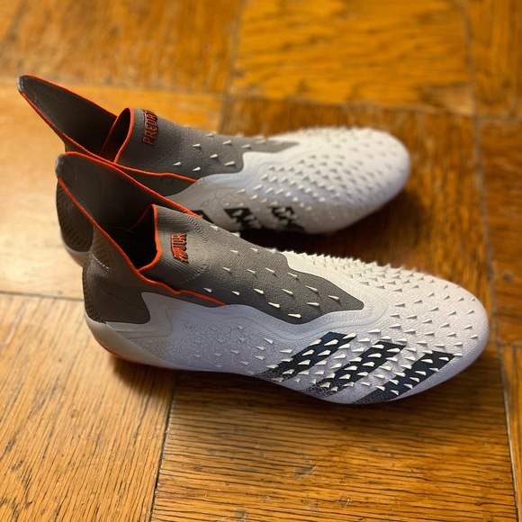 Predator Demonskin soccer cleats. Never been worn - Picture 2 of 3